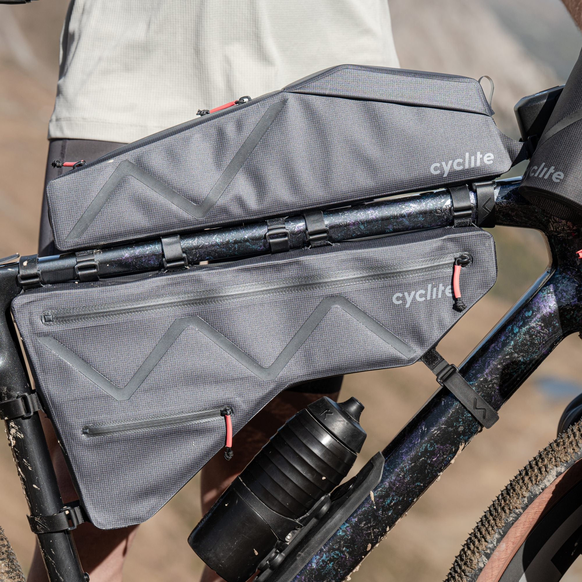 Cyclite Top Tube Bag Large / 02 -  Rahmentasche (Bikepacking) 42 cm (black) - Image 5
